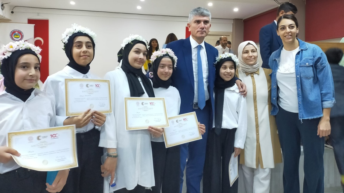 Arapça Şarkı Yarışmasında Okulumuz Kızlar Grubu 2. Oldu Tebrik Ederiz.