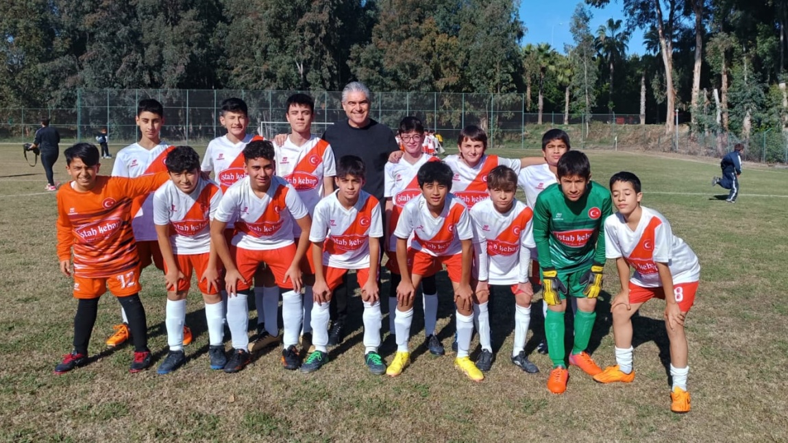 Okul Yıldız Erkek Futbol Takımımız..Adana İl Şampiyonası Maçlarında..